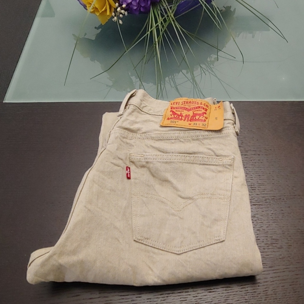 501 Levi's jeans 31/32 beige light tan color.